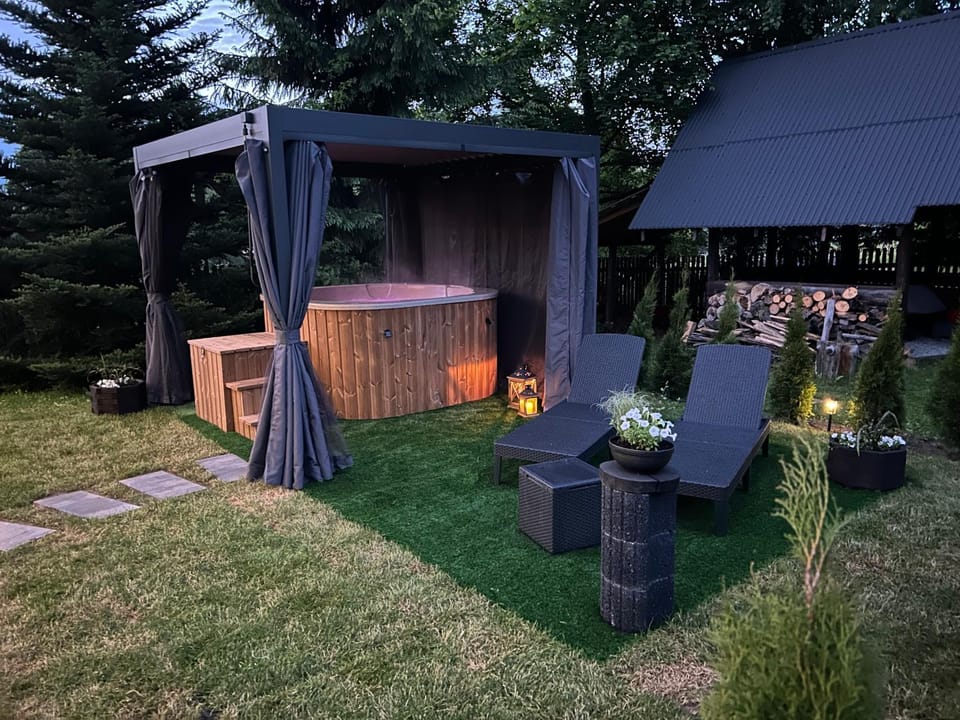 RELAS - przytulny domek z dwoma sypialniami i antresolą oraz JACUZZI Chalet in Zakopane