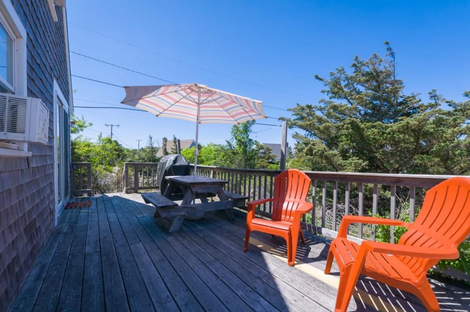 East Sandwich Escape—Deck, Beach Summer Fun House in Sandwich
