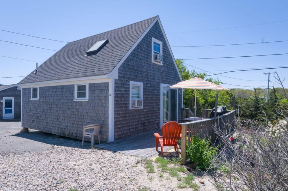 East Sandwich Escape—Deck, Beach Summer Fun House in Sandwich