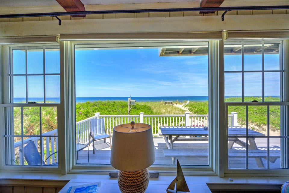 Oceanfront Escape—Decks, Views Family Space House in East Sandwich