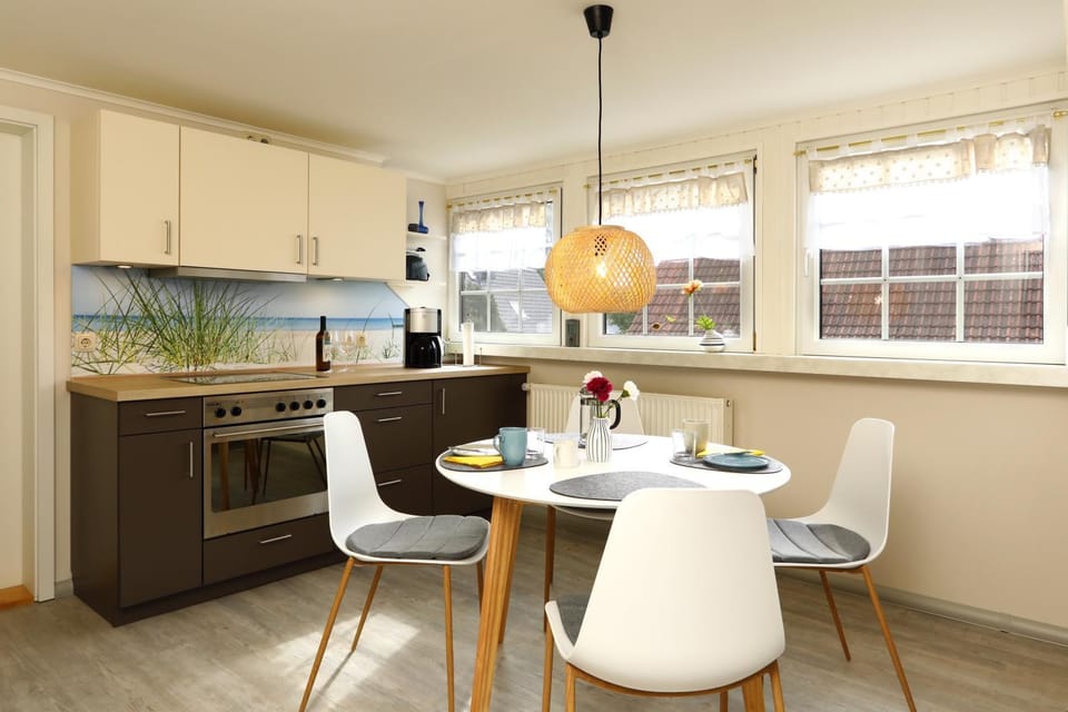 Kitchen or kitchenette, Seating area, Dining area, dishwasher, pet friendly, stove