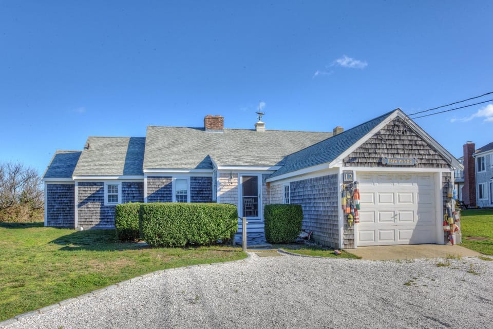 Charming Cape Cottage—Ocean Views Private Beach House in East Sandwich