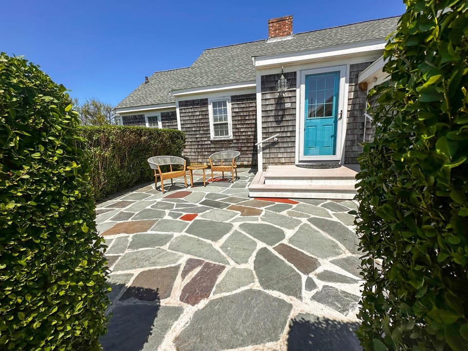 Charming Cape Cottage—Ocean Views Private Beach House in East Sandwich