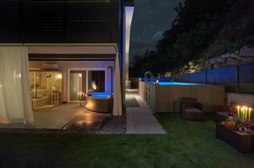 Hot Tub, Sauna, Swimming pool