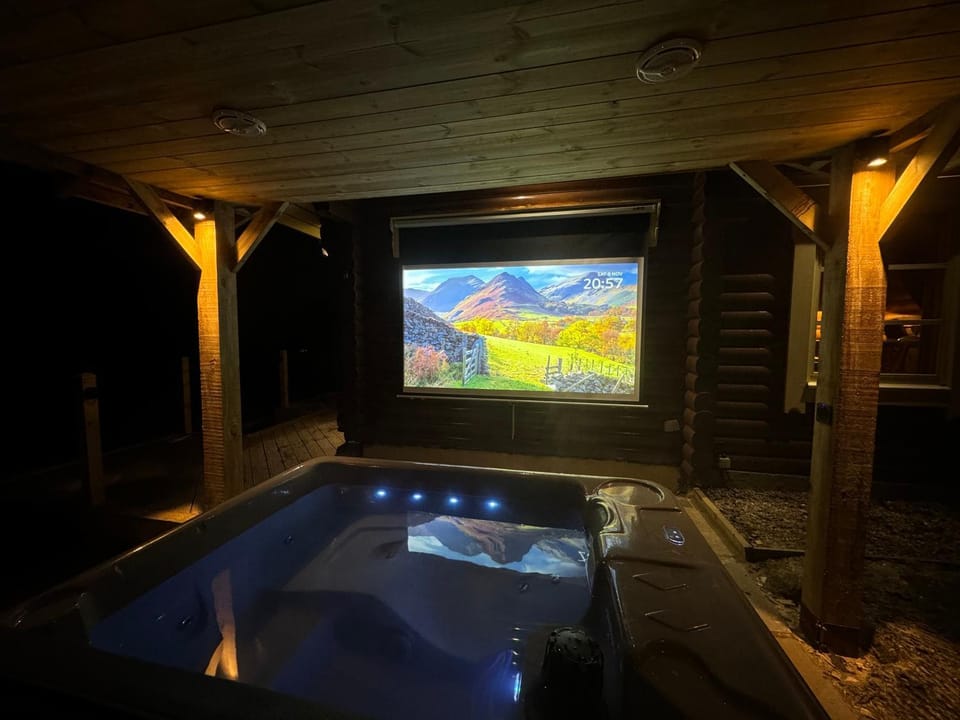 Hot Tub, TV and multimedia