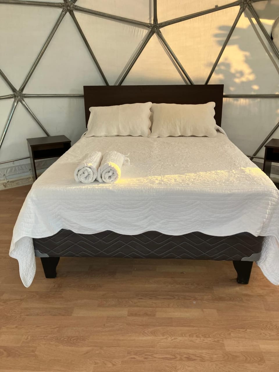 Bed, Bedroom, towels