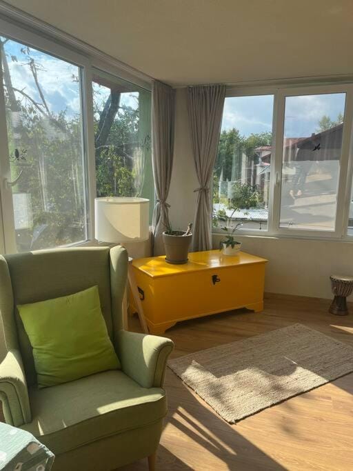 Casa Enjoy the Ride Aproape de autostradă și totuși în mijlocul naturii, loc deosebit de liniștit cu parcare privată gratuită Villa in Timiș County