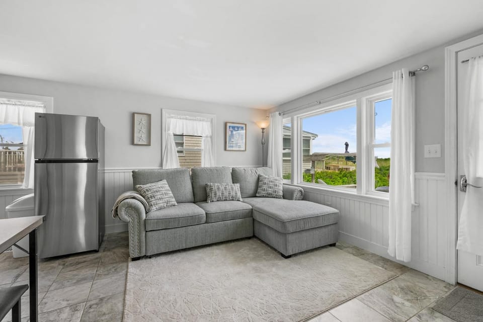 Cape Cod Water View Cottage—Steps to Private Beach House in East Sandwich