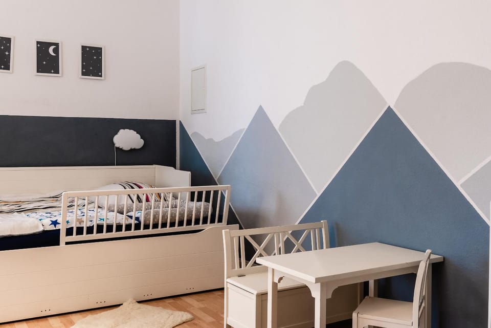 Bed, Seating area, Bedroom, children