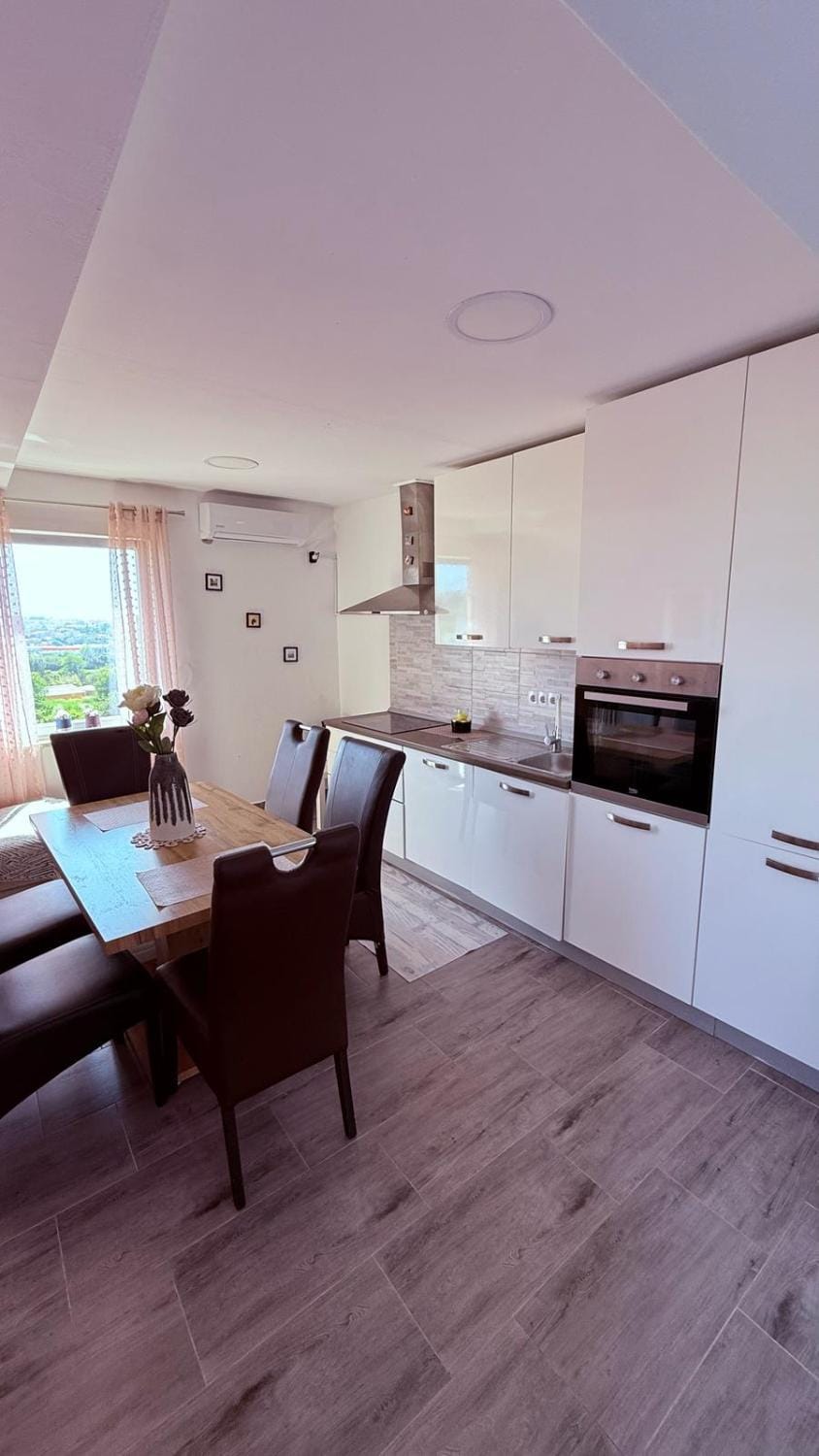 Vila Neyra Villa in Pula