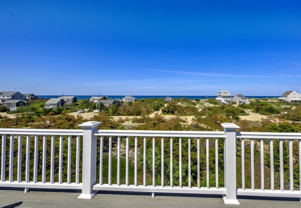 East Sandwich Retreat—Decks, Trails Bay Views House in East Sandwich