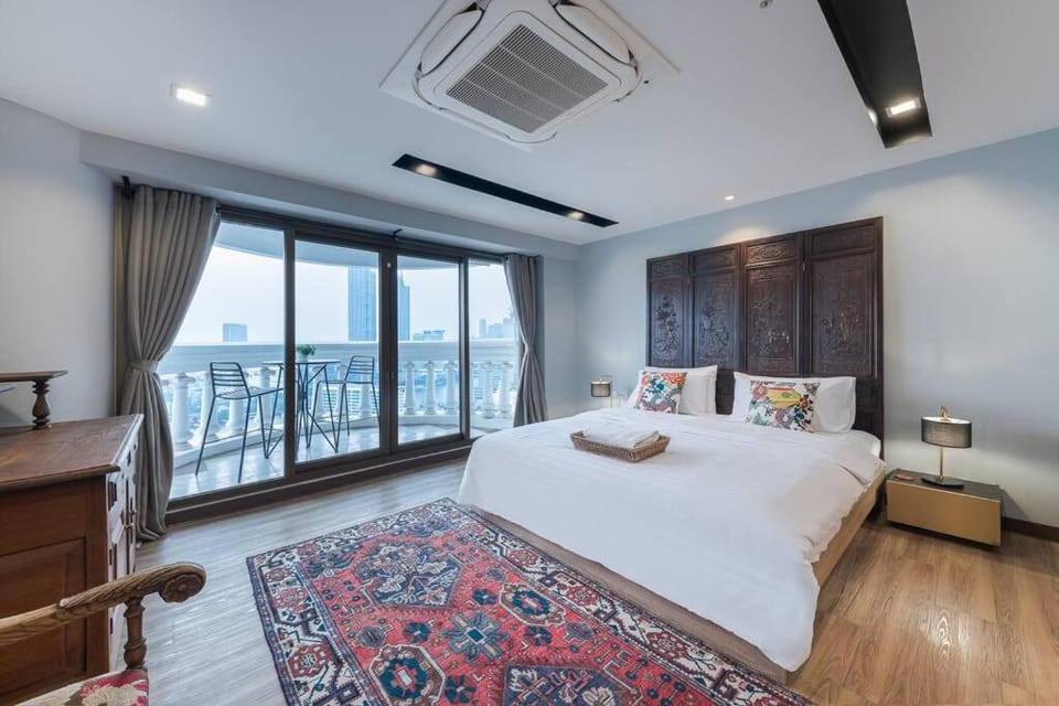 Central Bangkok, 5 stars river view & characteristic decor Apartment in Bangkok