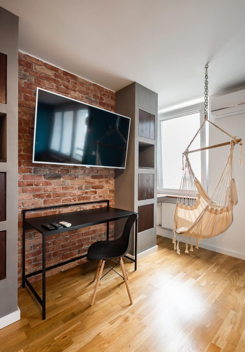 TV and multimedia, Living room, Photo of the whole room, Seating area, Evening entertainment, hair dresser