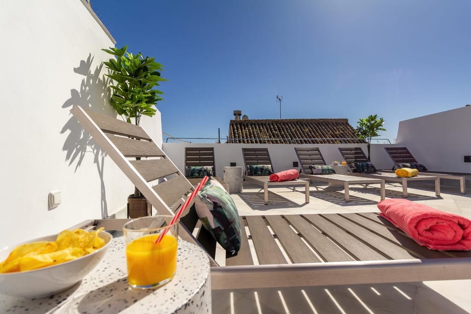Balcony/Terrace, sunbed