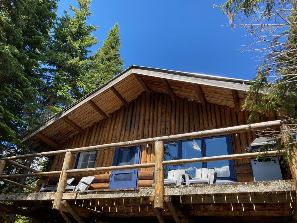 The Rustic Resort Nature lodge in British Columbia