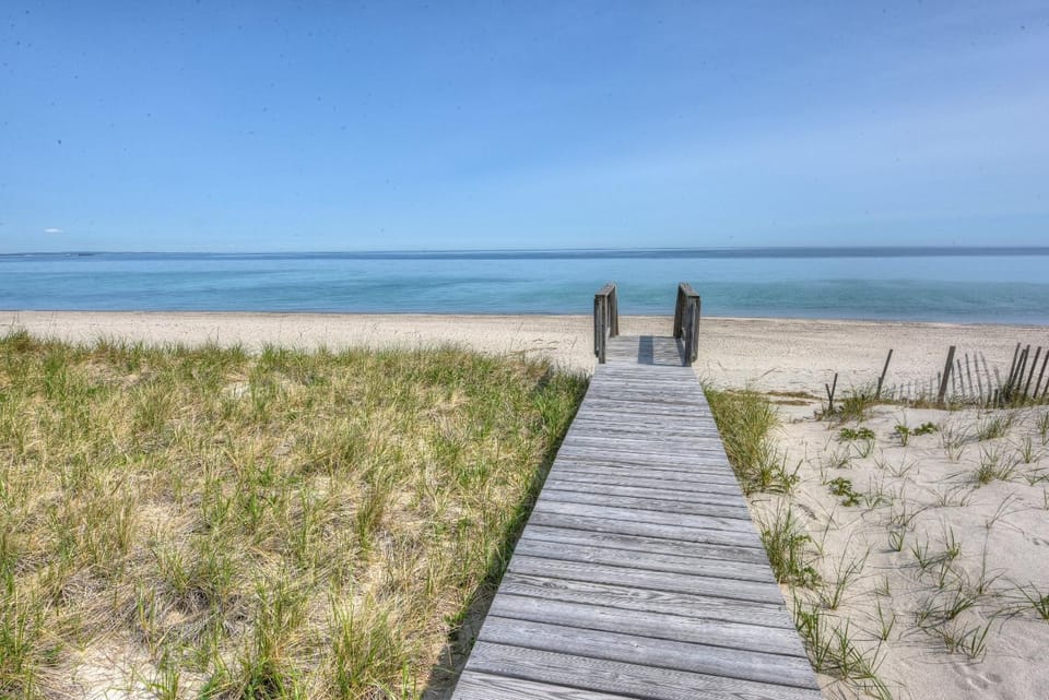 Sunrise Surf: Oceanfront Cape Cod Home House in East Sandwich