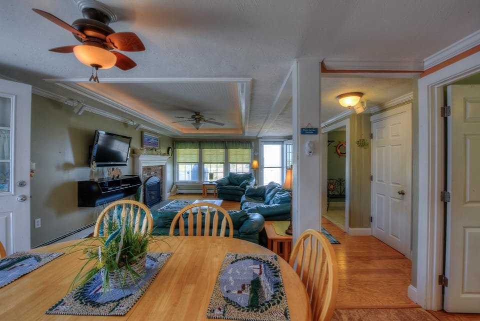 Sunrise Surf: Oceanfront Cape Cod Home House in East Sandwich