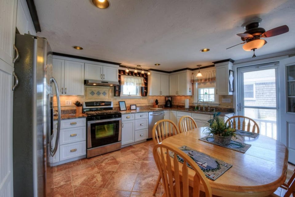 Sunrise Surf: Oceanfront Cape Cod Home House in East Sandwich