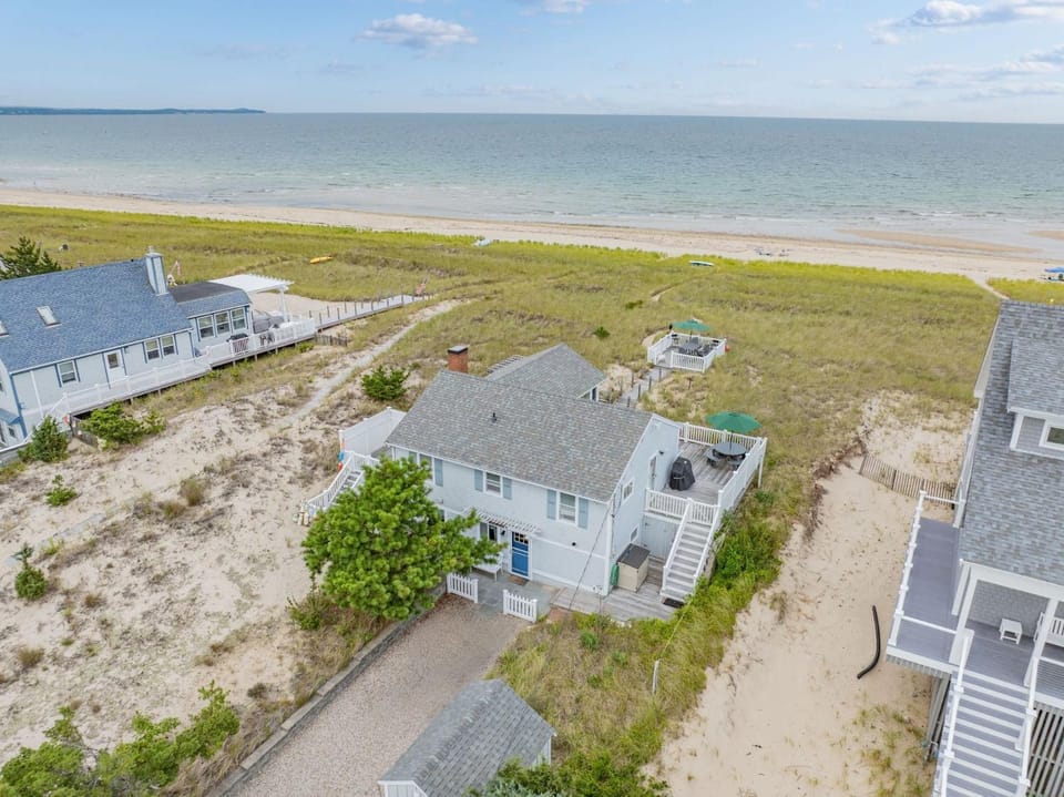 Cozy Sagamore Beach Cottage w/ Modern Comforts House in Sandwich