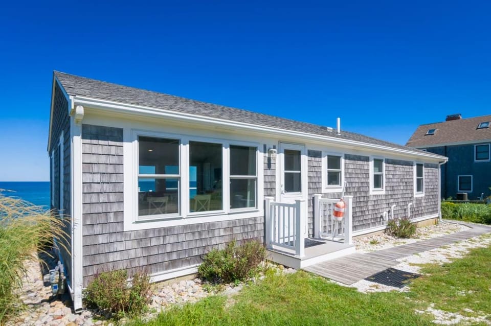 Oceanfront Property with AC in Scorton Shores House in East Sandwich