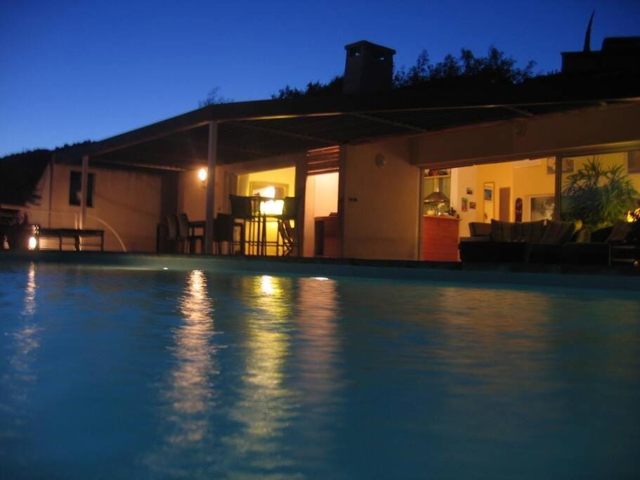 Maison villa contemporaine vue mer à Hyères var Villa in Hyères