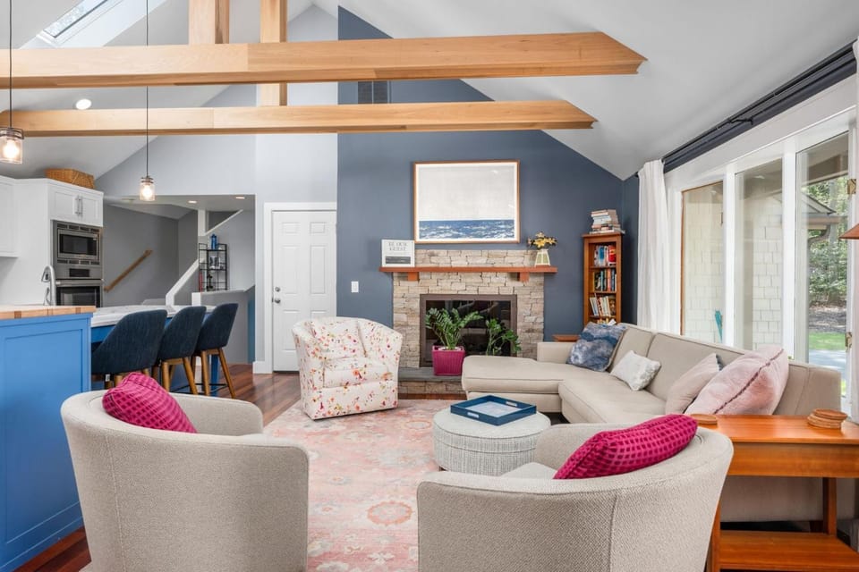 Gorgeous Cape Cod Retreat Near Town Neck House in Sandwich
