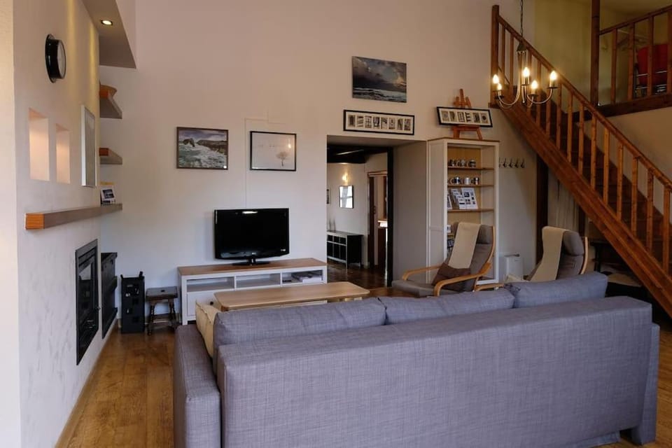 TV and multimedia, Living room, Seating area