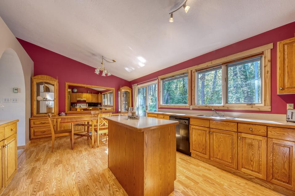 Fairmont Hot Springs, 3 Bedroom Vacation Home House in British Columbia