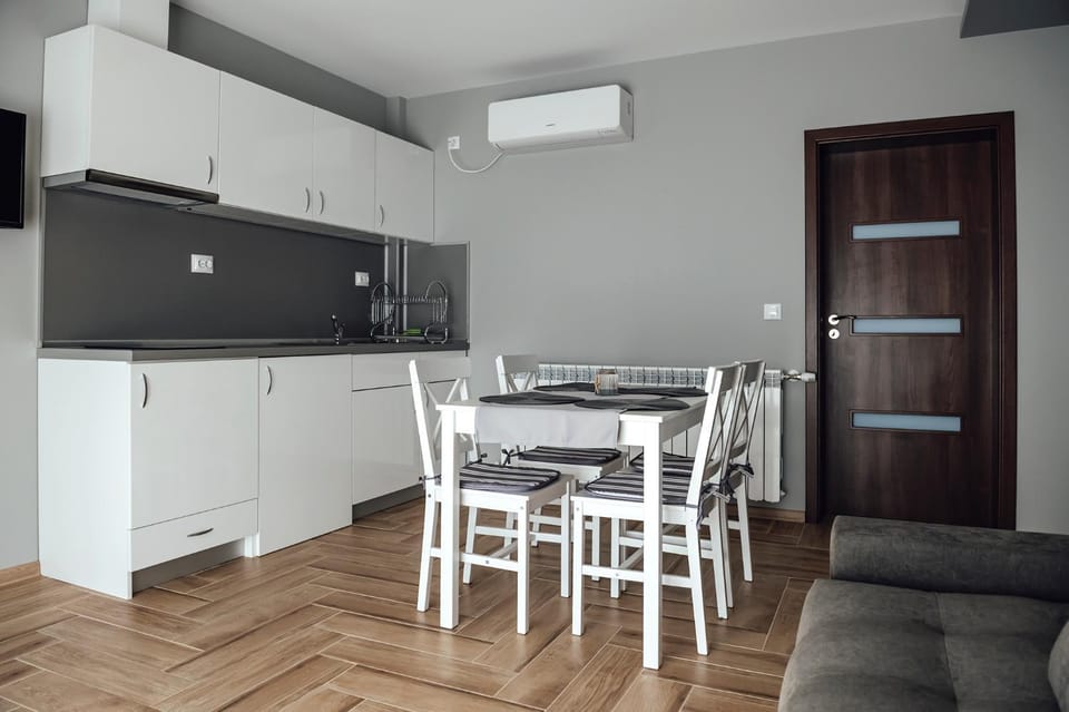 Kitchen or kitchenette, Living room, Dining area, minibar, stove