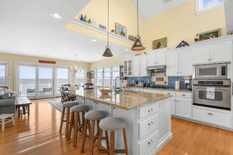 Spacious Oceanfront Home w/ Sun Bay Views House in Sandwich