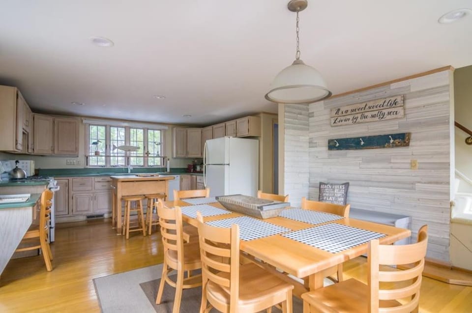 Quiet Cape Cottage—Deck, Firepit AC House in East Sandwich