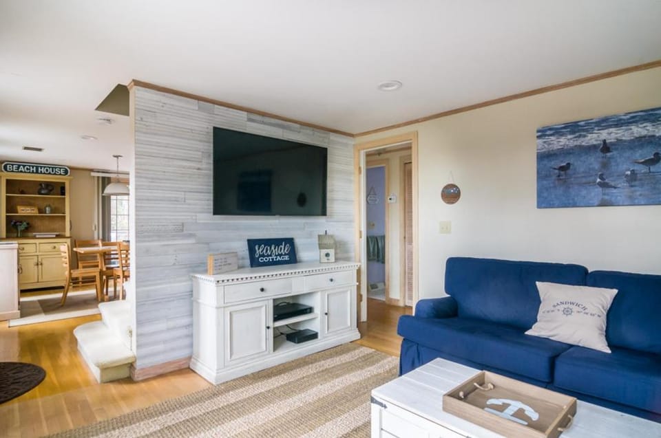 Quiet Cape Cottage—Deck, Firepit AC House in East Sandwich