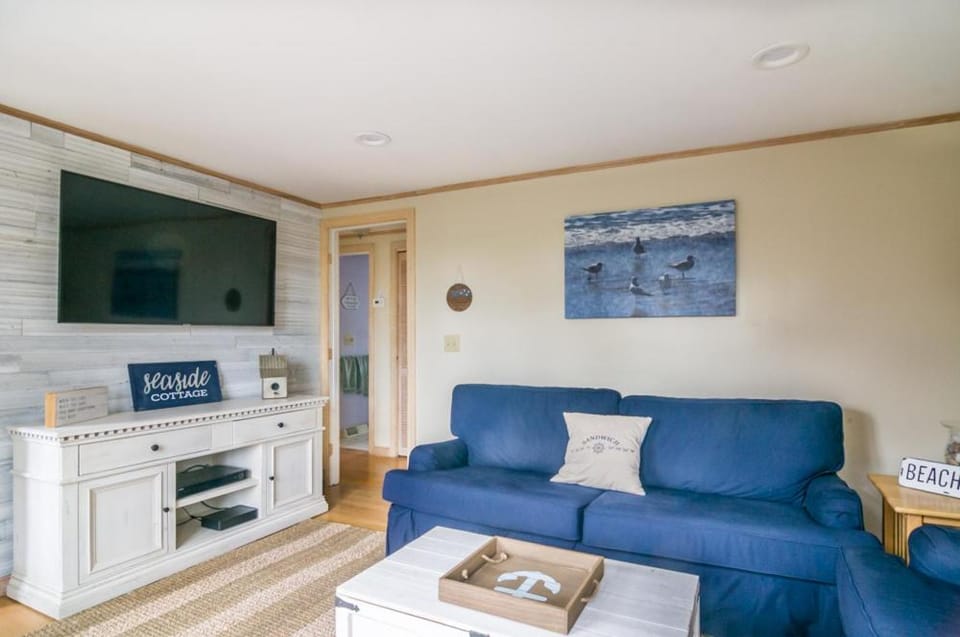 Quiet Cape Cottage—Deck, Firepit AC House in East Sandwich