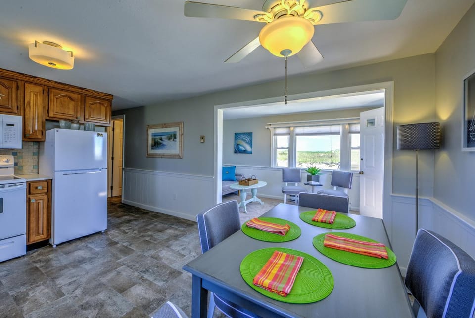 Sagamore Beachfront Cottage Escape House in Sandwich