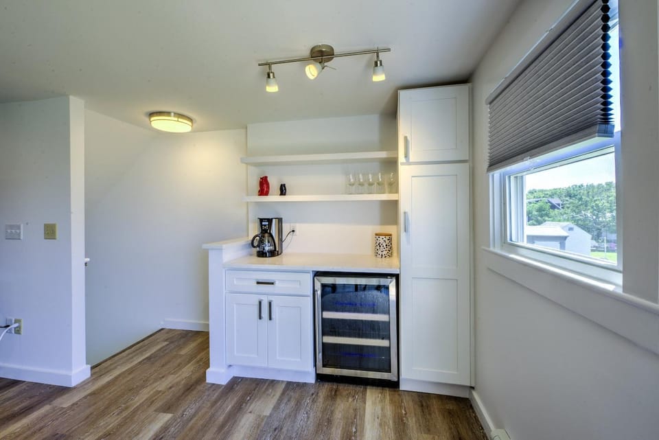 Town Neck Beach Retreat by the Marina House in Sandwich