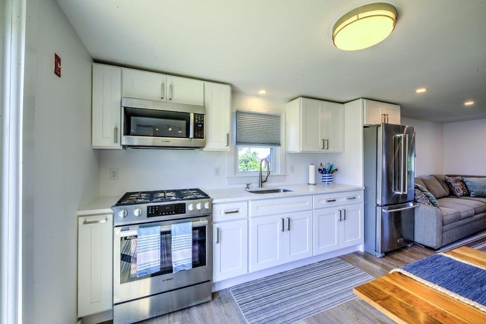 Town Neck Beach Retreat by the Marina House in Sandwich