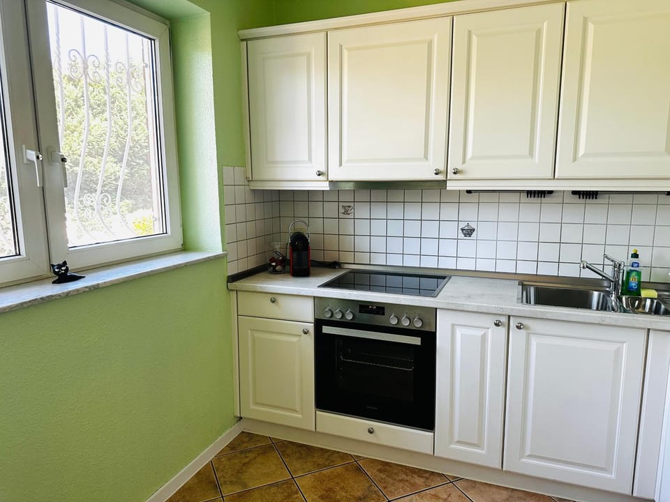 Kitchen or kitchenette, pet friendly, stove