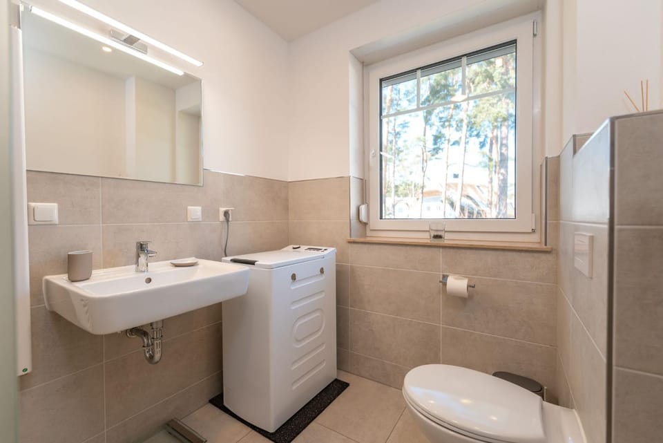 Toilet, Bathroom, washing machine