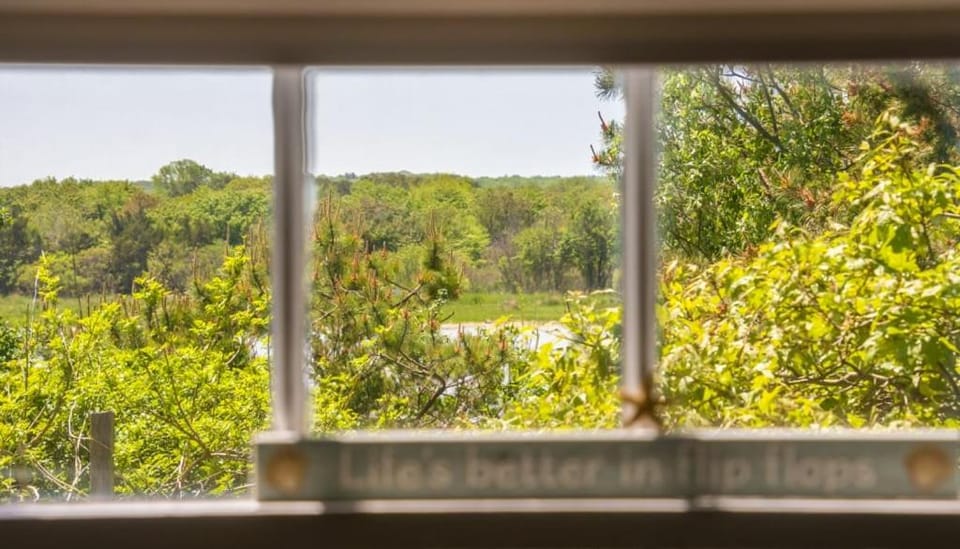 Cozy Cottage Retreat Just Steps to Beach House in East Sandwich