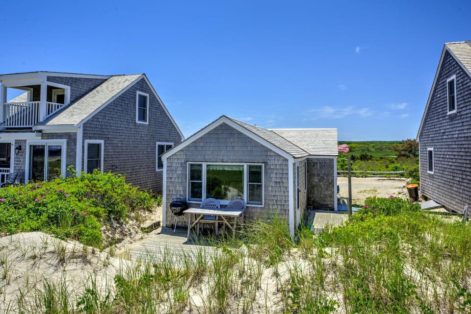 Cozy Cape Cottage—Deck Views of Cape Cod Bay House in East Sandwich