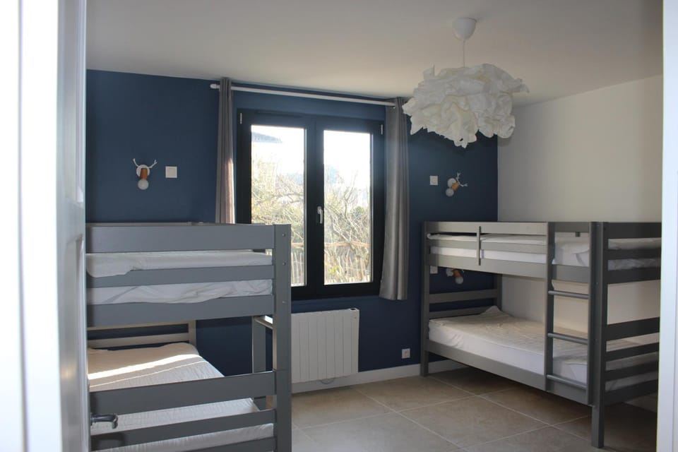 Photo of the whole room, Bedroom, bunk bed