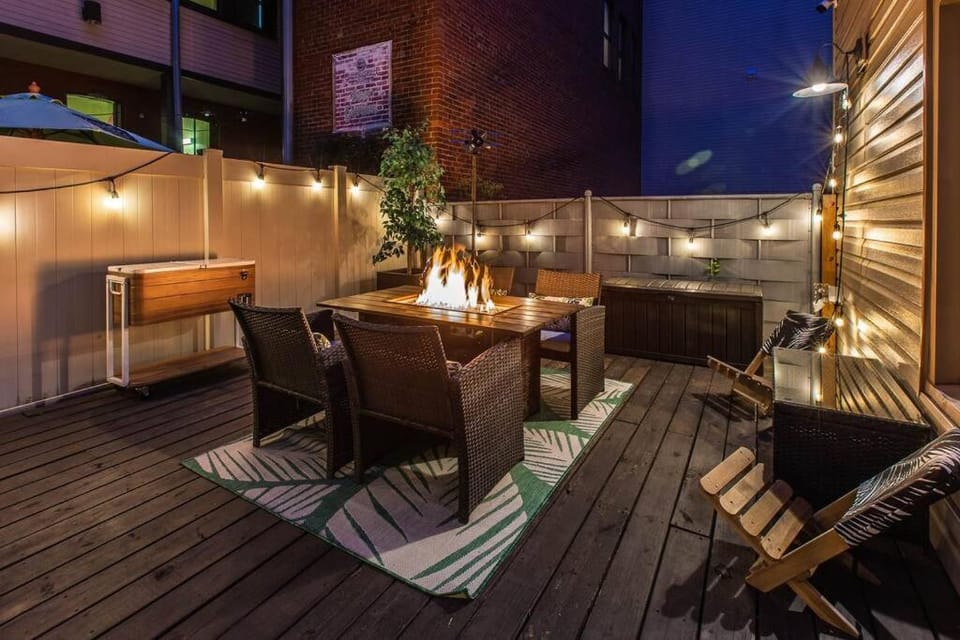 King Bed / Free Parking / BBQ / Fire pit / Arcade House in Pittsburgh