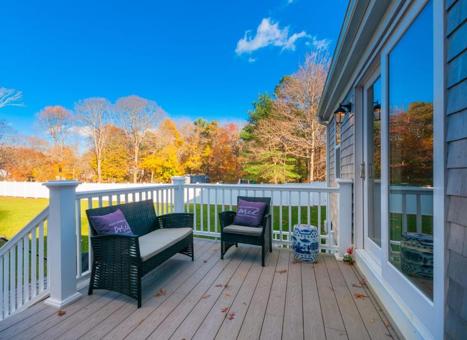 Mid-Cape Oasis – Fenced Yard Outdoor Fun House in Centerville