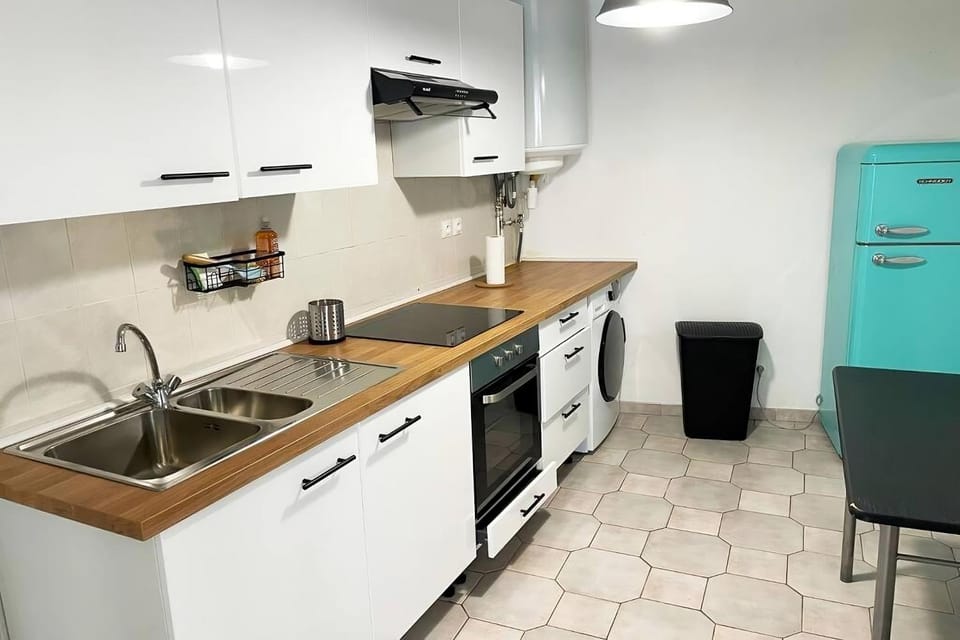 Coffee/tea facilities, Kitchen or kitchenette, minibar, pet friendly, stove