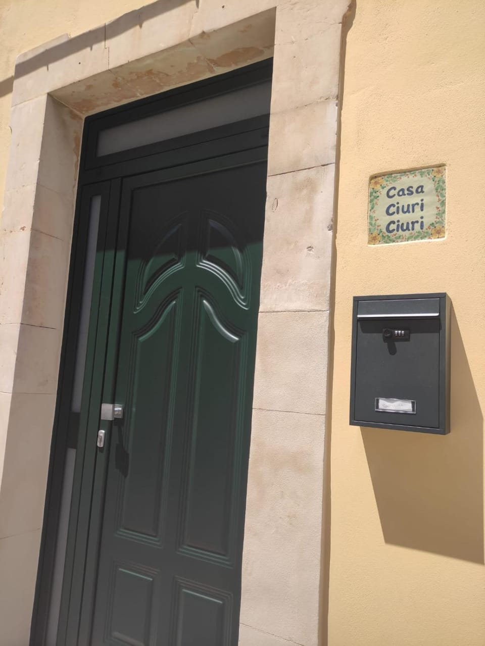 Facade/entrance