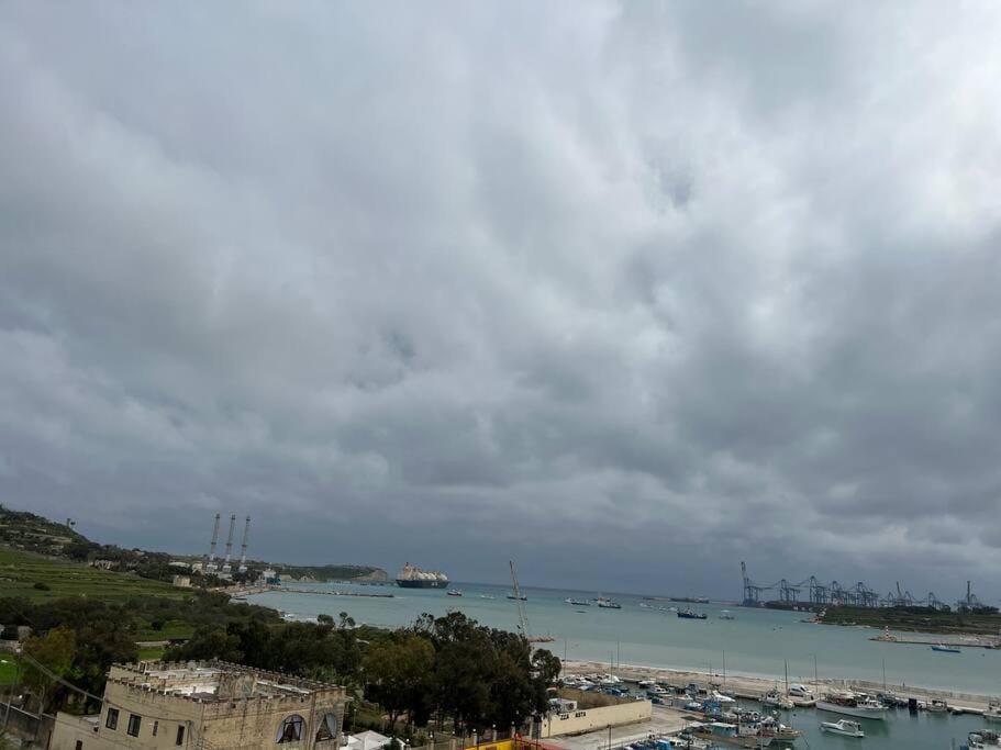 Marsaxlokk SeaView 2 Bedroom Penthouse Apartment in Malta