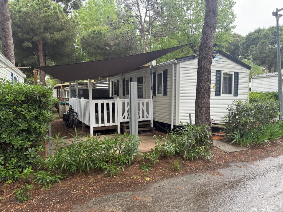 Mobil home les sables d or Campground/ 
RV Resort in Agde