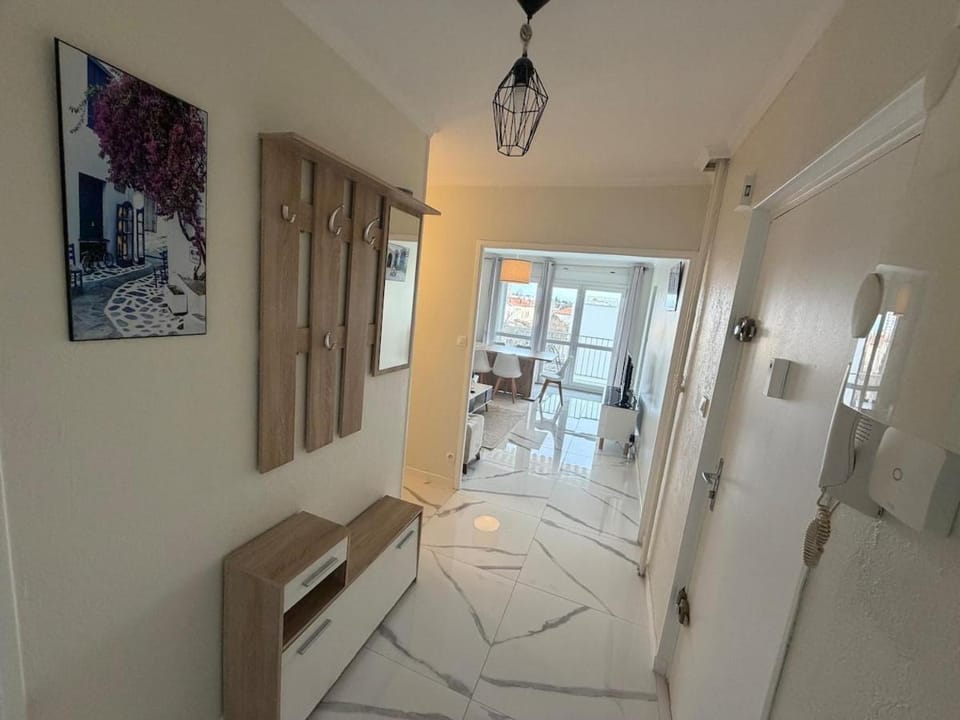 Logement entier 90m2 , Bel Appartement T4 spacieux et lumineux avec 2 Parkings privée Gratuits Apartment in Auvergne-Rhône-Alpes
