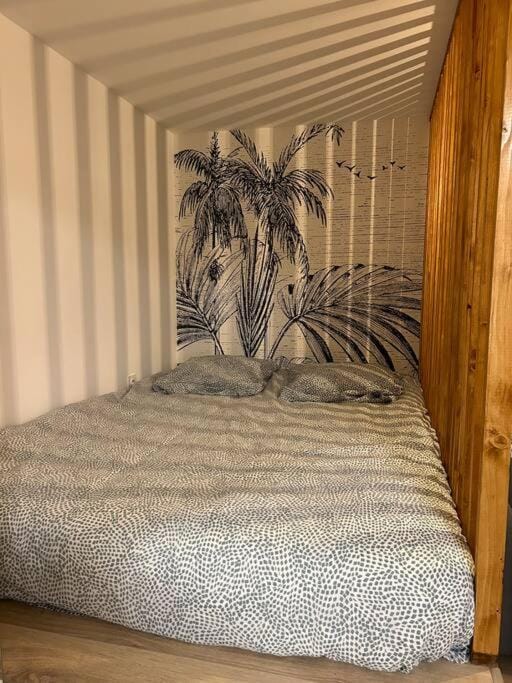 Bed, Bedroom