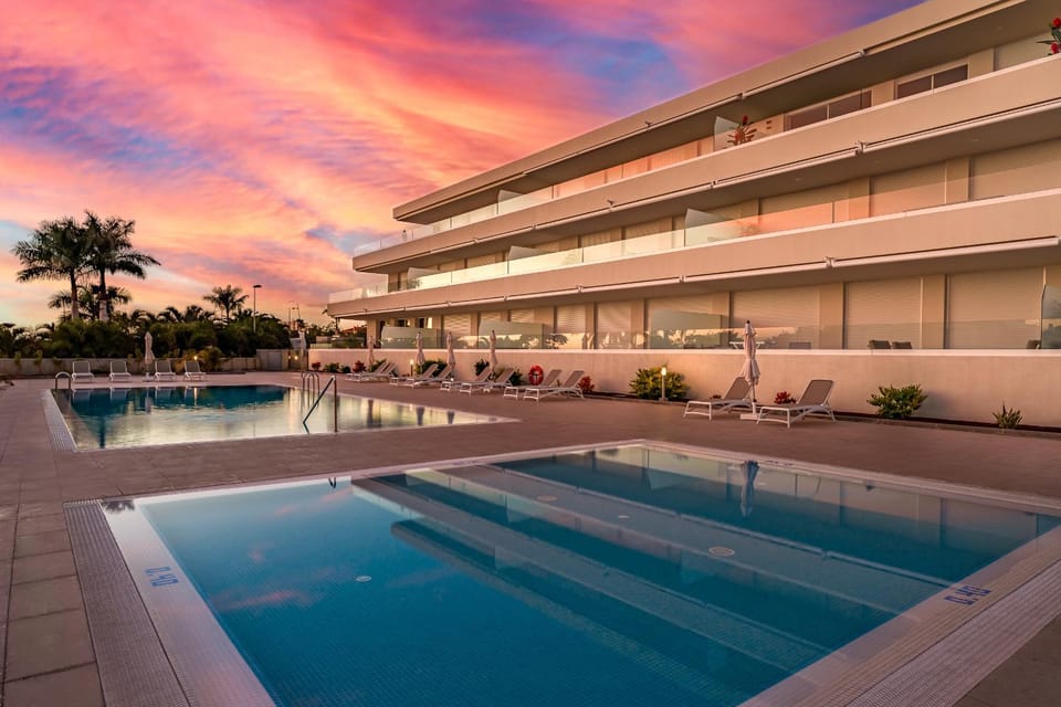 Property building, On site, Area and facilities, Swimming pool, Sunset, sunbed